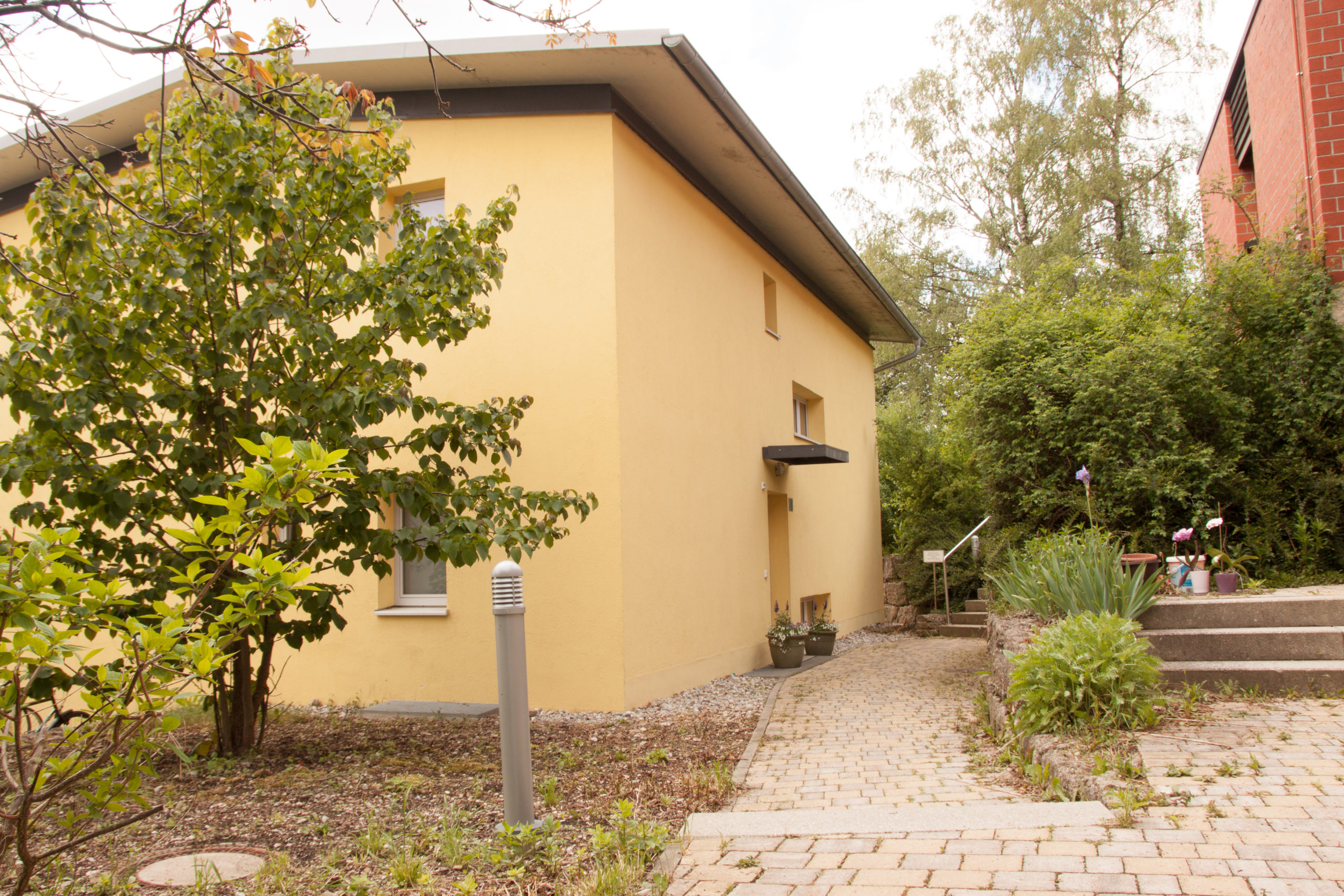 JohannesheimAWGKirchseeonEingang